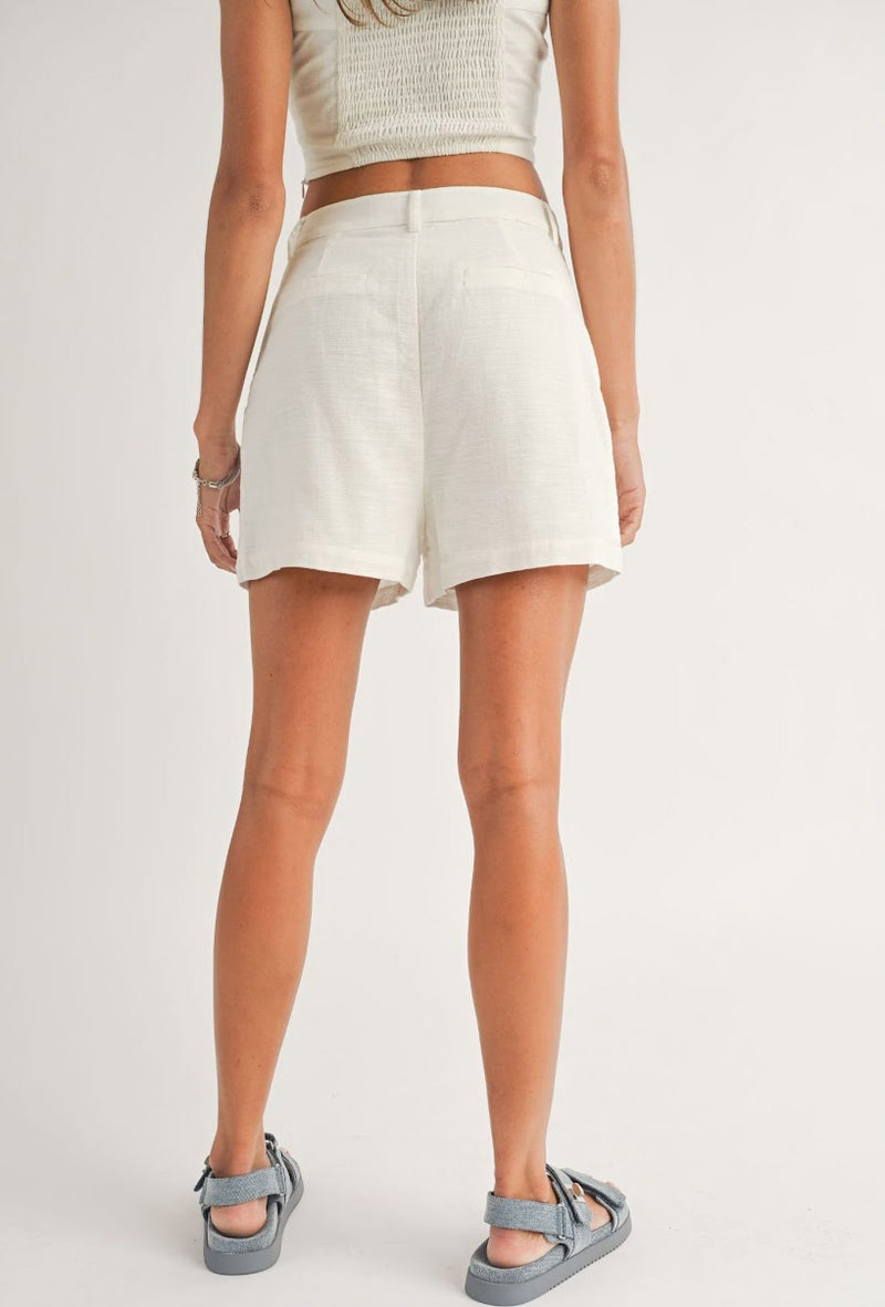 ROAM AROUND PLEATED SHORTS