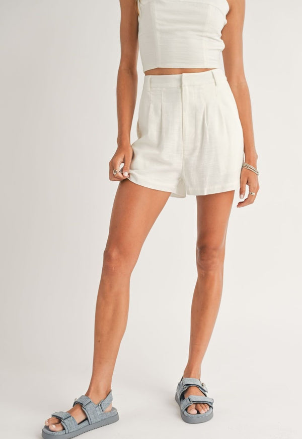 ROAM AROUND PLEATED SHORTS