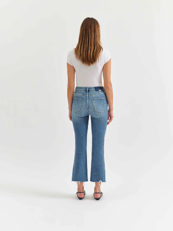 SHY GIRL - HIGH RISE CROP FLARE