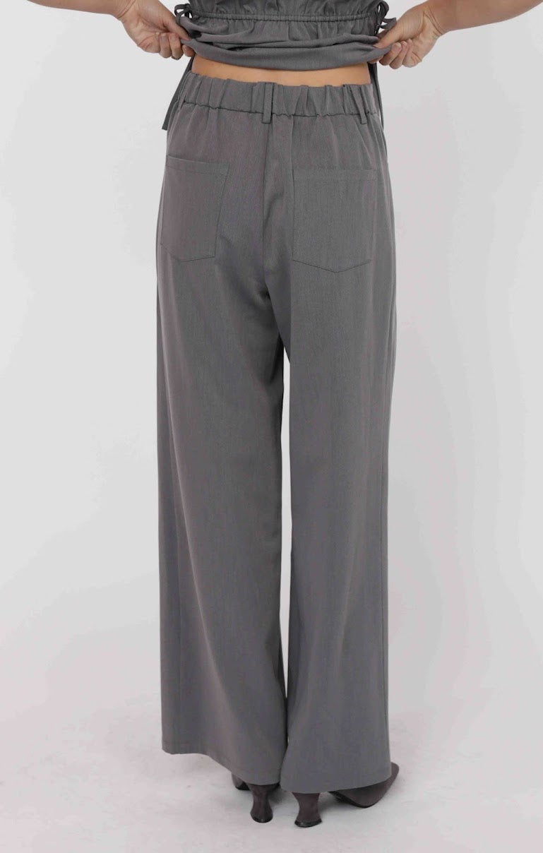 CHEEKY PLEATED PANTS